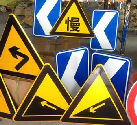 新晃标识标牌中颜色的确定是很重要的。